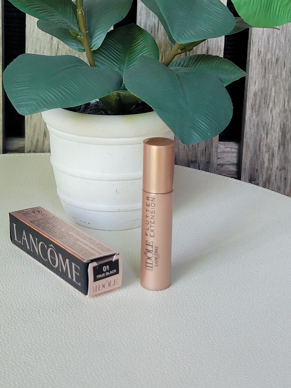 Lancôme Idôle Flutter Extension Mascara - True Black with Rose Gold Tube - Picture 5 of 5